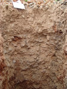 perfil de suelo mezcla arena y grava