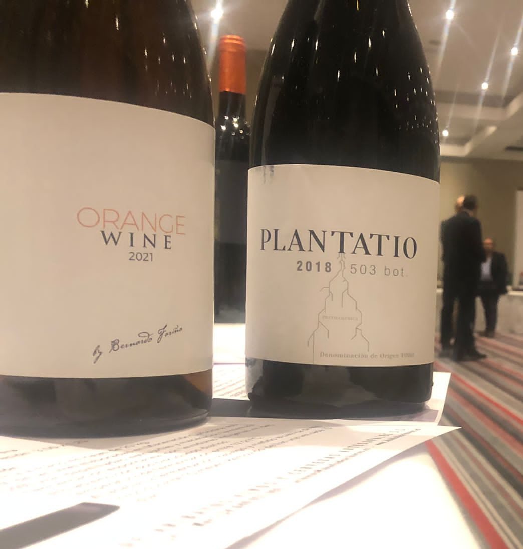 Etiquetas de orange wine y plantatio Aribayos